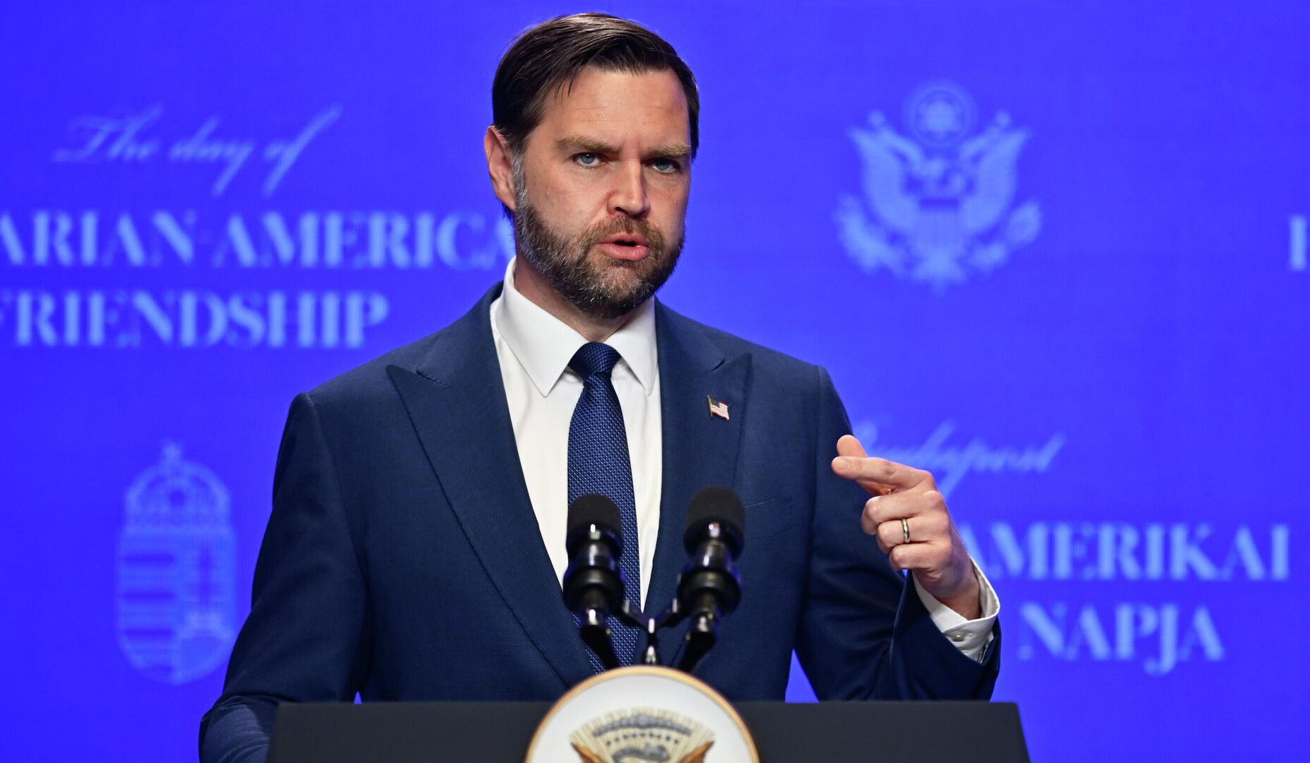 Вэнс обвинил Украину во вмешательстве в выборах в США и Венгрии