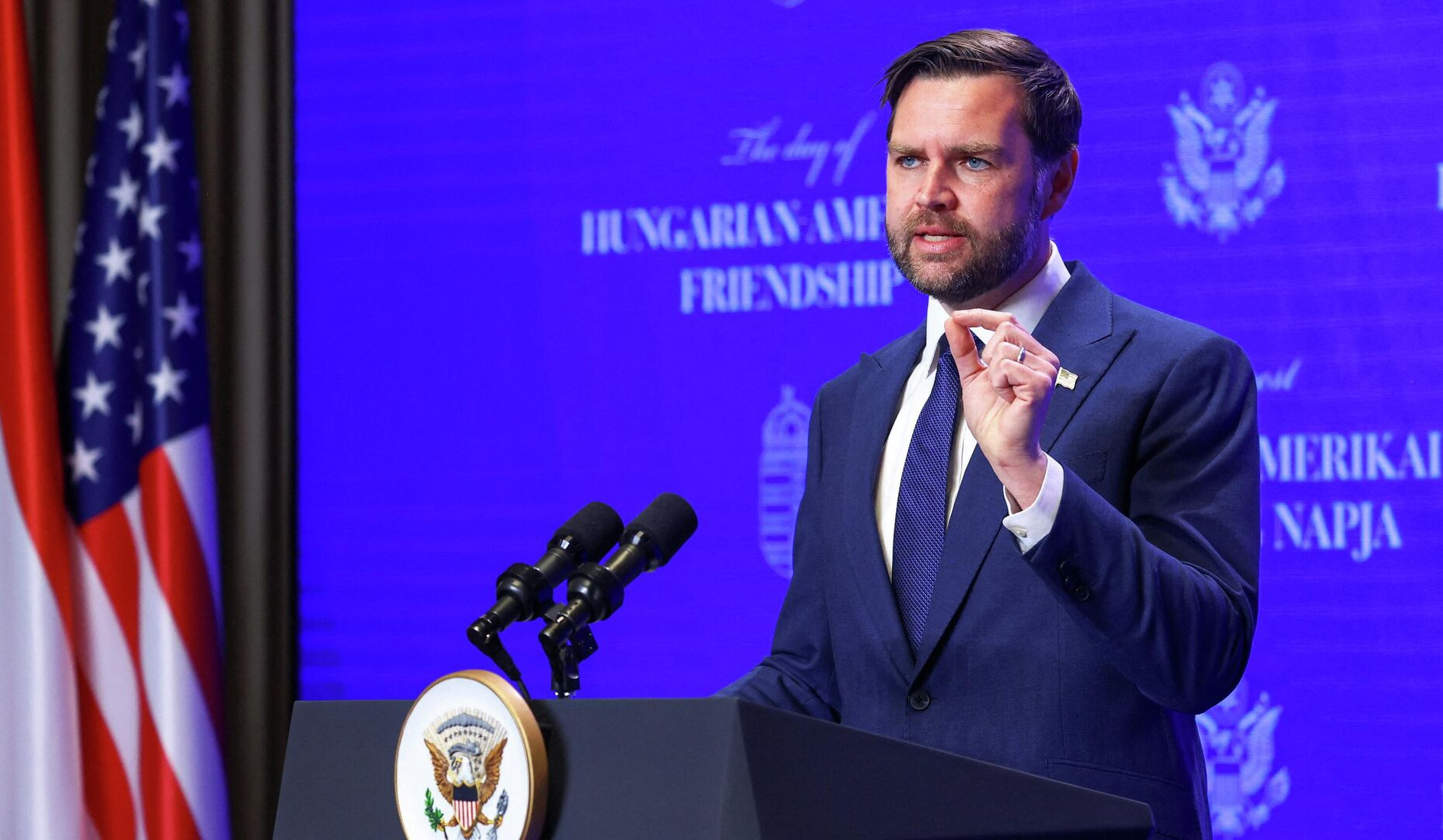 Иран потерпел военное поражение и теперь пытается нанести миру экономический ущерб: Вэнс