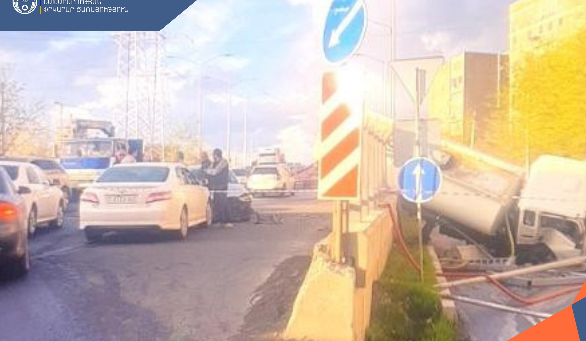 Երևանում 4 մեքենա է բախվել.  երկաթբետոնե սյունն ընկել է «Honda»-ի վրա