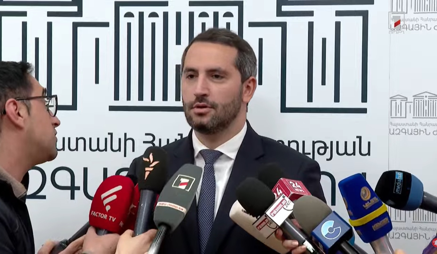 Առաջին անգամ համաշխարհային քաղաքական պատմության մեջ մարդիկ որոշել են ընտրություններին մասնակցել թաքնված, պախկված թեկնածուով. Ռուբինյան