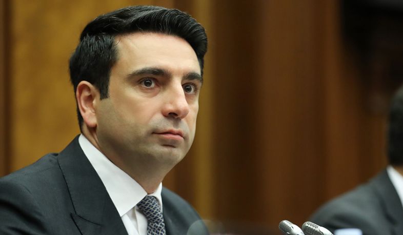 Ալեն Սիմոնյանը ոստիկանության օրվա առթիվ 2 ծառայողի է պարգևատրել