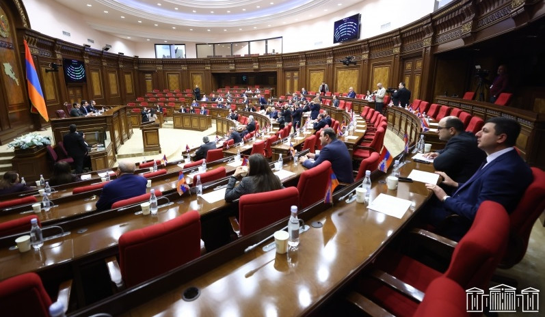 ԱԺ-ն առաջին ընթերցմամբ ընդունեց թմրամիջոցների շրջանառության պատժի խստացման, ոսկերչության ոլորտի հարկային բեռի թեթևացման և այլ նախագծեր
