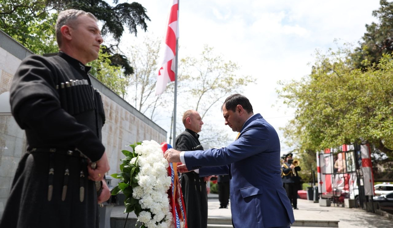 Սուրեն Պապիկյանը Թբիլիսիում այցելել է Հերոսների հրապարակ