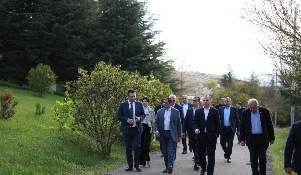 Պապիկյանն այցելել է Վրաստանի Ազգային հերոս Մարիամ (Մարո) Մակաշվիլիի անվան զինվորական վերականգնողական ծառայություն