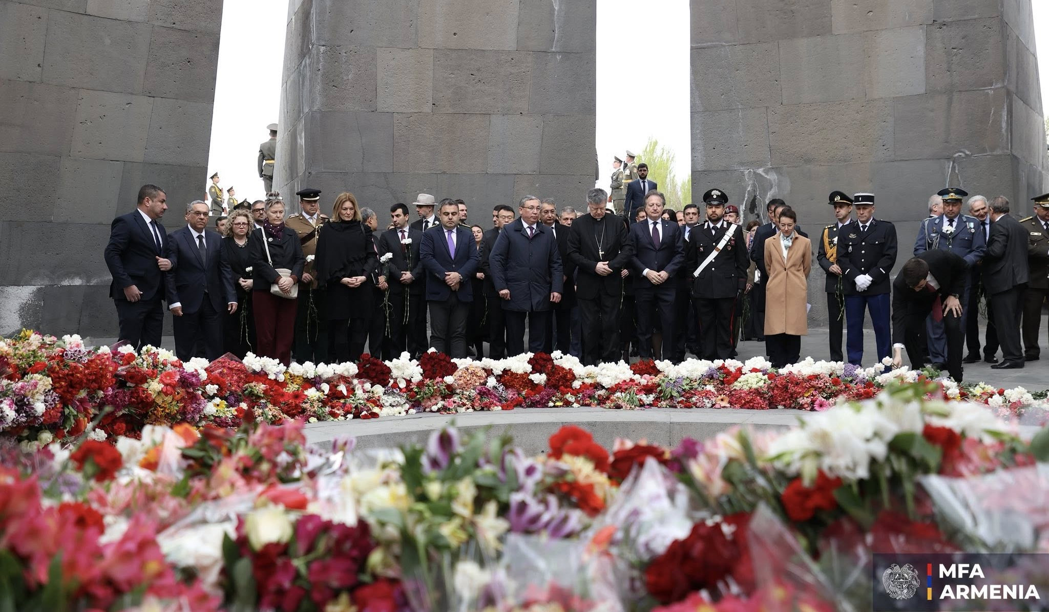 Հայոց ցեղասպանության 111-րդ տարելիցին դիվանագետները հարգանքի տուրք են մատուցել Ծիծեռնակաբերդում