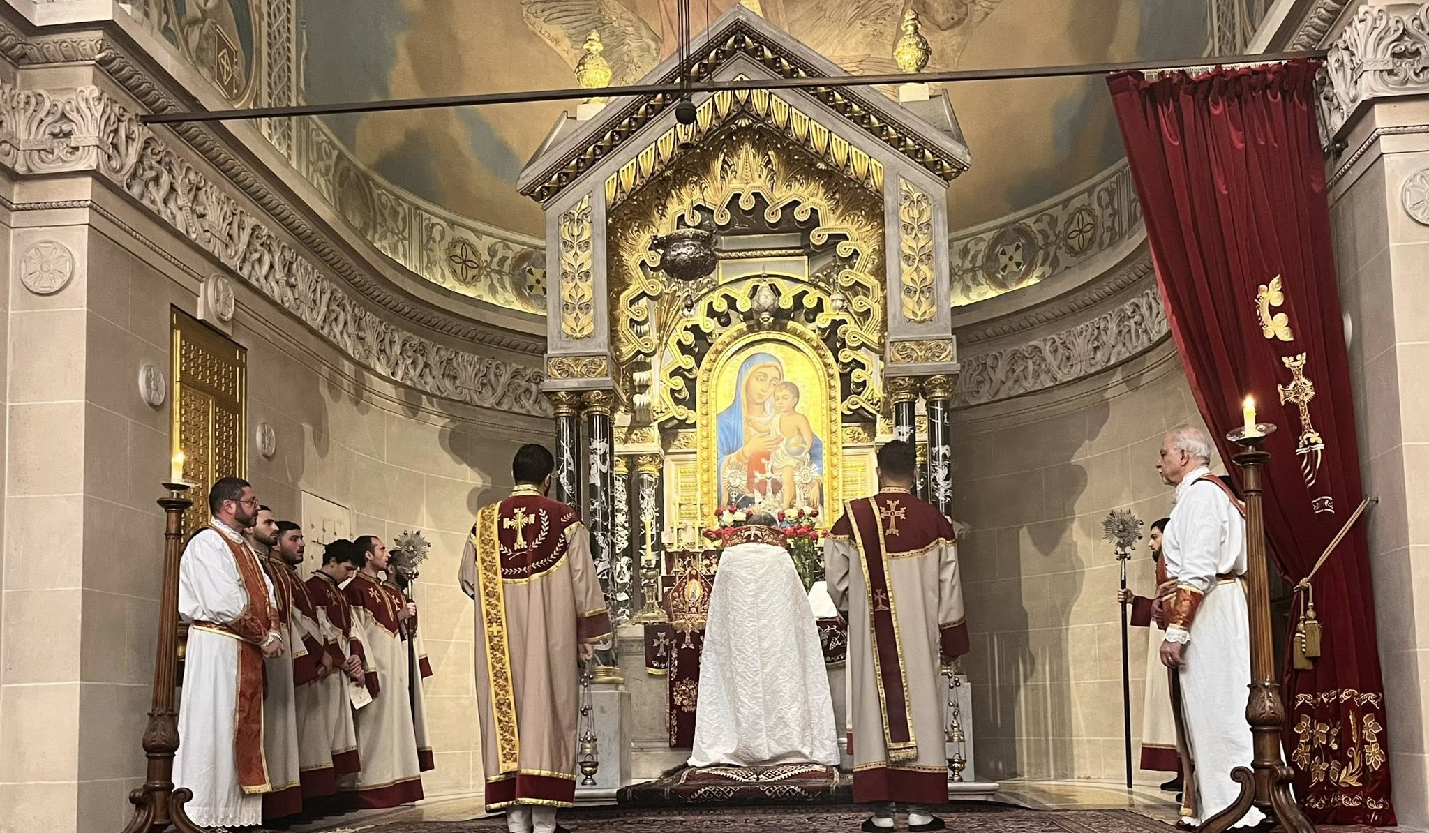 Փարիզում ՀՀ դեսպանության ներկայացուցիչները մասնակցել են Հայոց ցեղասպանության զոհերի հիշատակի պատարագին