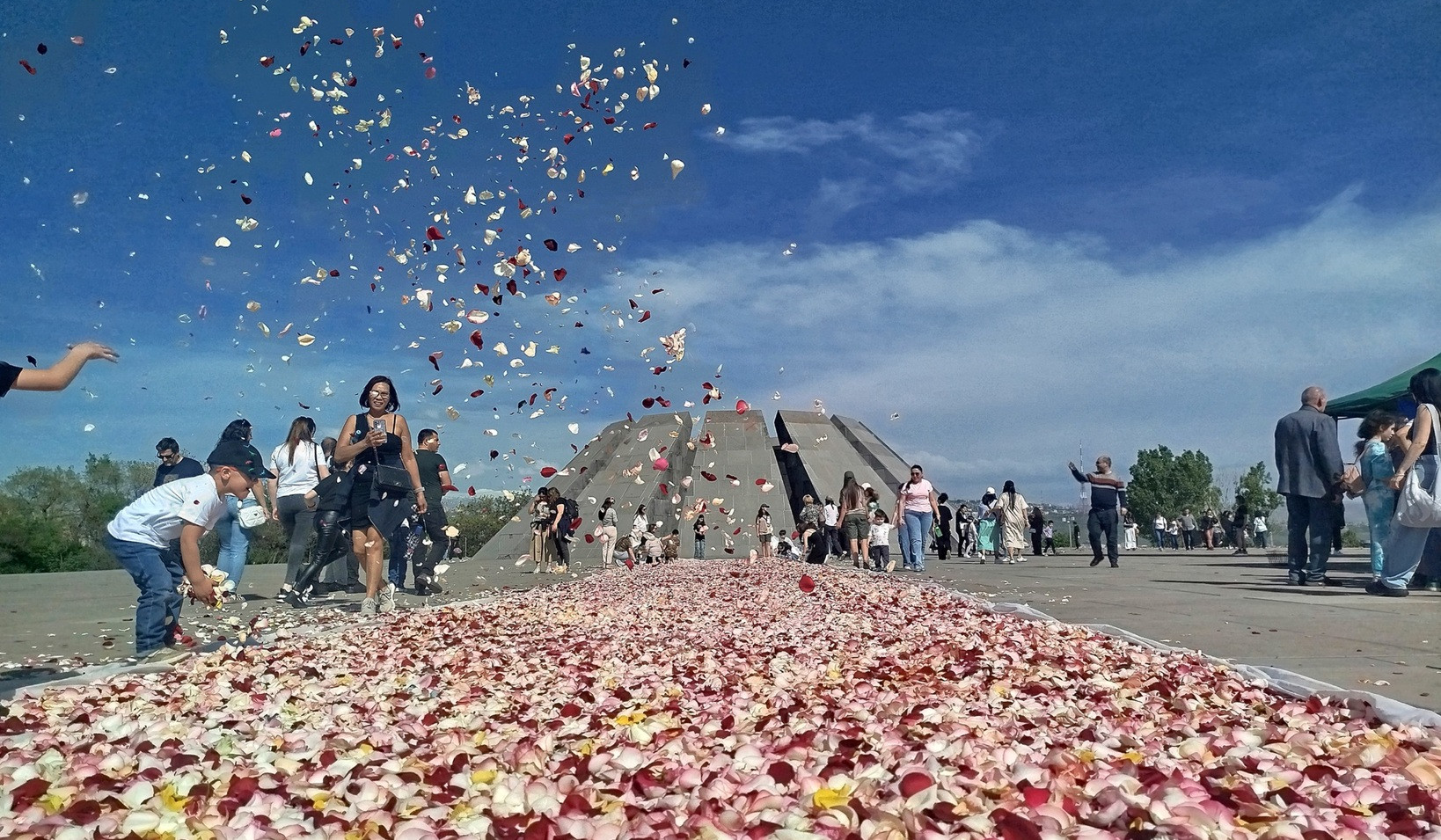 Ամենամյա Ծաղկահավաք միջոցառումն այս տարի տեղի կունենա ապրիլի 26-ին Հայոց ցեղասպանության հուշահամալիրի տարածքում