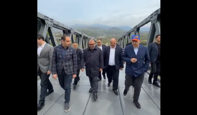 Վթարային կամրջի փոխարեն՝ 2 միմյանց կից պողպատե ֆերմաներով կամուրջներ