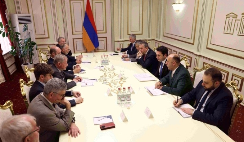 Members of Senate of France hosted in Parliament