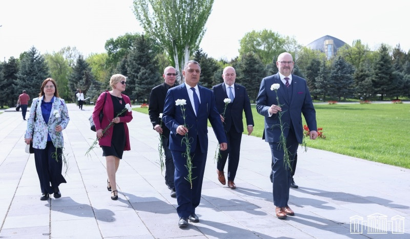 Էստոնիա-Հայաստան խորհրդարանական բարեկամական խմբի պատվիրակությունն այցելել է Ծիծեռնակաբերդի հուշահամալիր