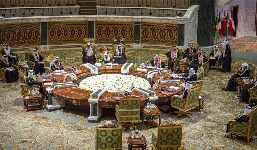 Gulf leaders arrive in Saudi Arabia to discuss response to Iranian strikes
