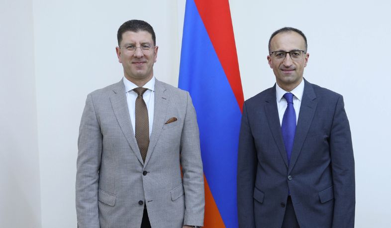 Արսեն Թորոսյանն ընդունել է Բուլղարիայի դեսպան Նիկոլա Նիկոլովին