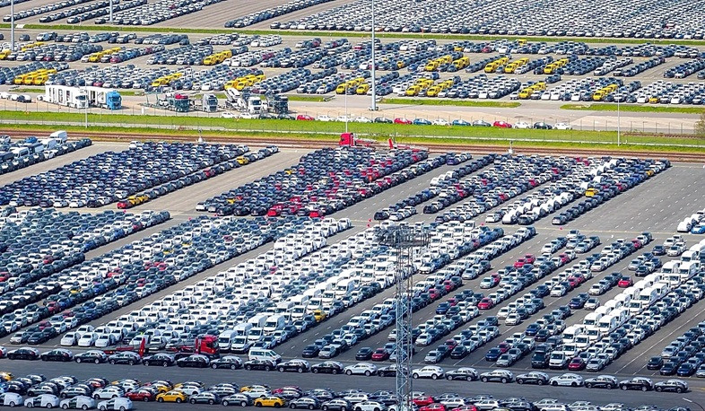 Trump imposes 25% tariff on EU cars