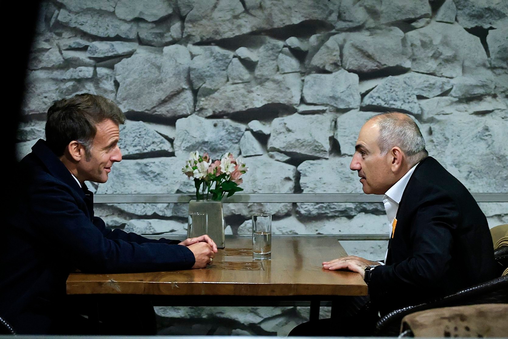 Nikol Pashinyan published photos with Emmanuel Macron