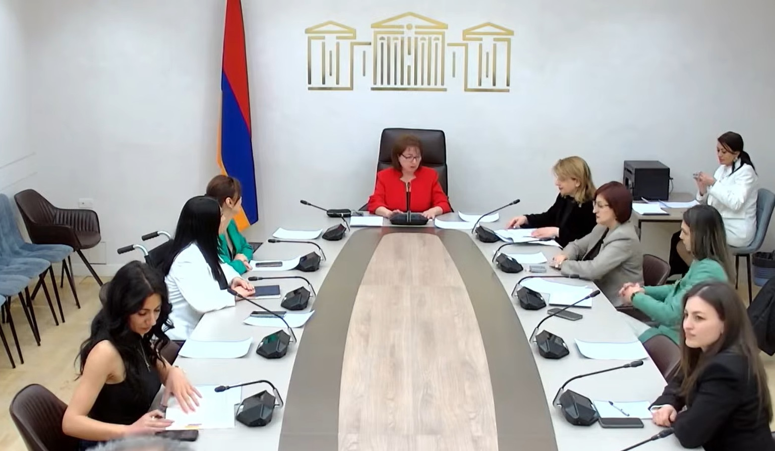 Առաջարկվում է վերացնել պետական ծառայության ոլորտներում պաշտոն զբաղեցնելու առավելագույն տարիքային շեմը՝ 65 տարեկանը