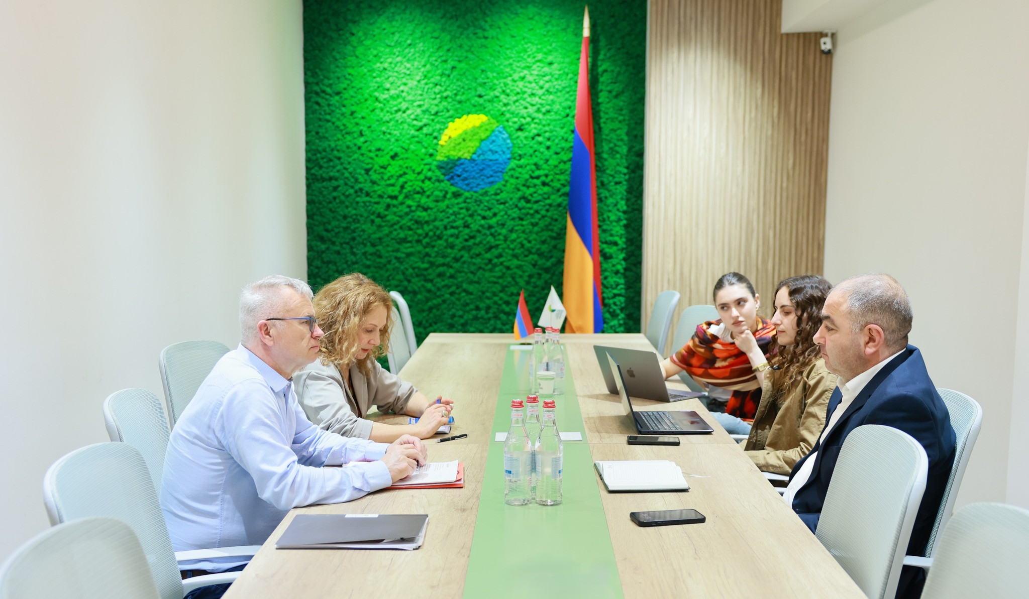 Միջազգային փորձագիտական թիմի հետ քննարկվել են արդյունաբերական թափոնների քարտեզագրման և շրջանաձև տնտեսության զարգացման ծրագրերը