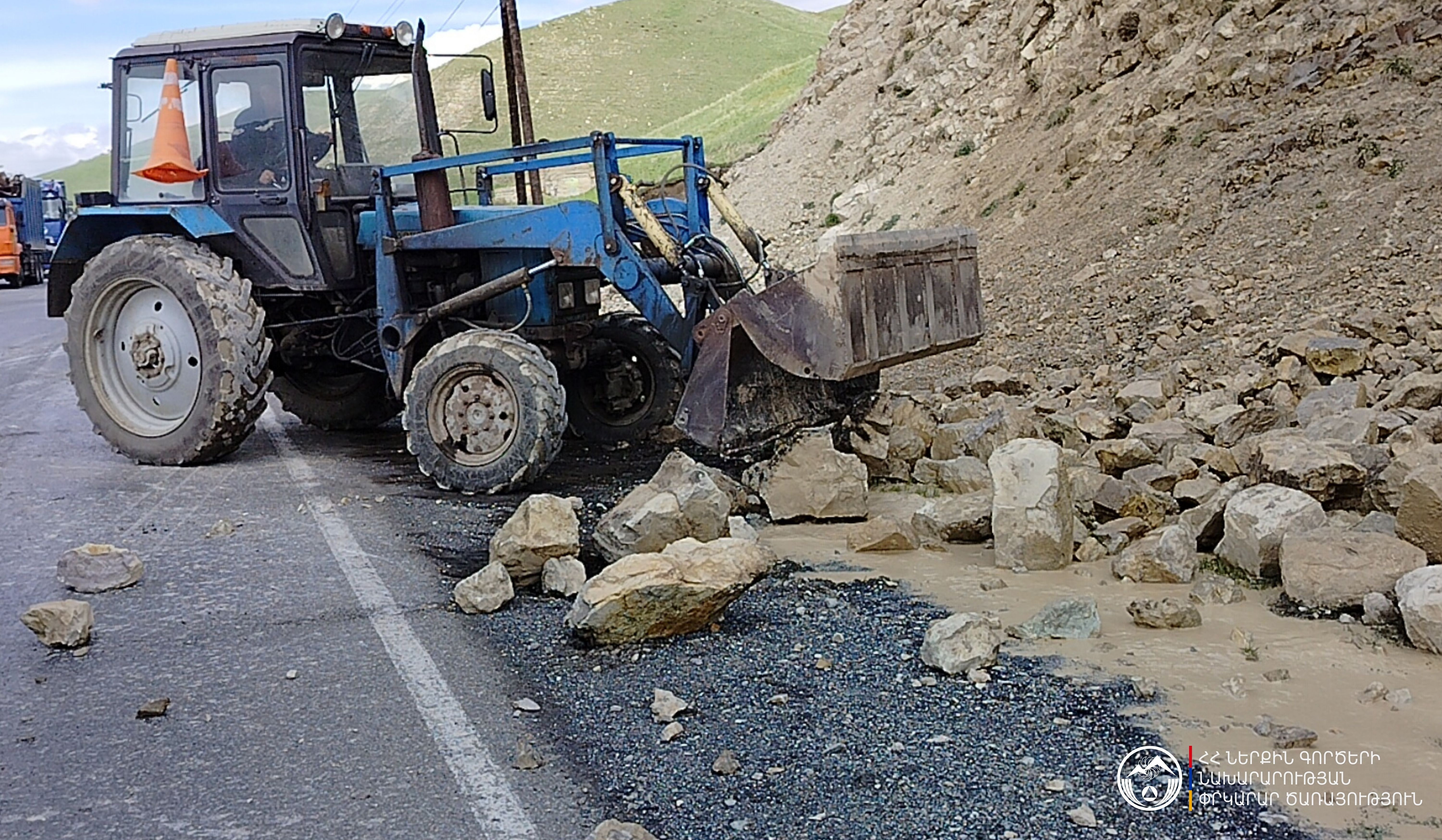 Փրկարարները հարկադիր քարաթափում են իրականացրել ճանապարհահատվածում հնարավոր քարաթափման վտանգը նվազեցնելու նպատակով. ՆԳՆ ՓԾ
