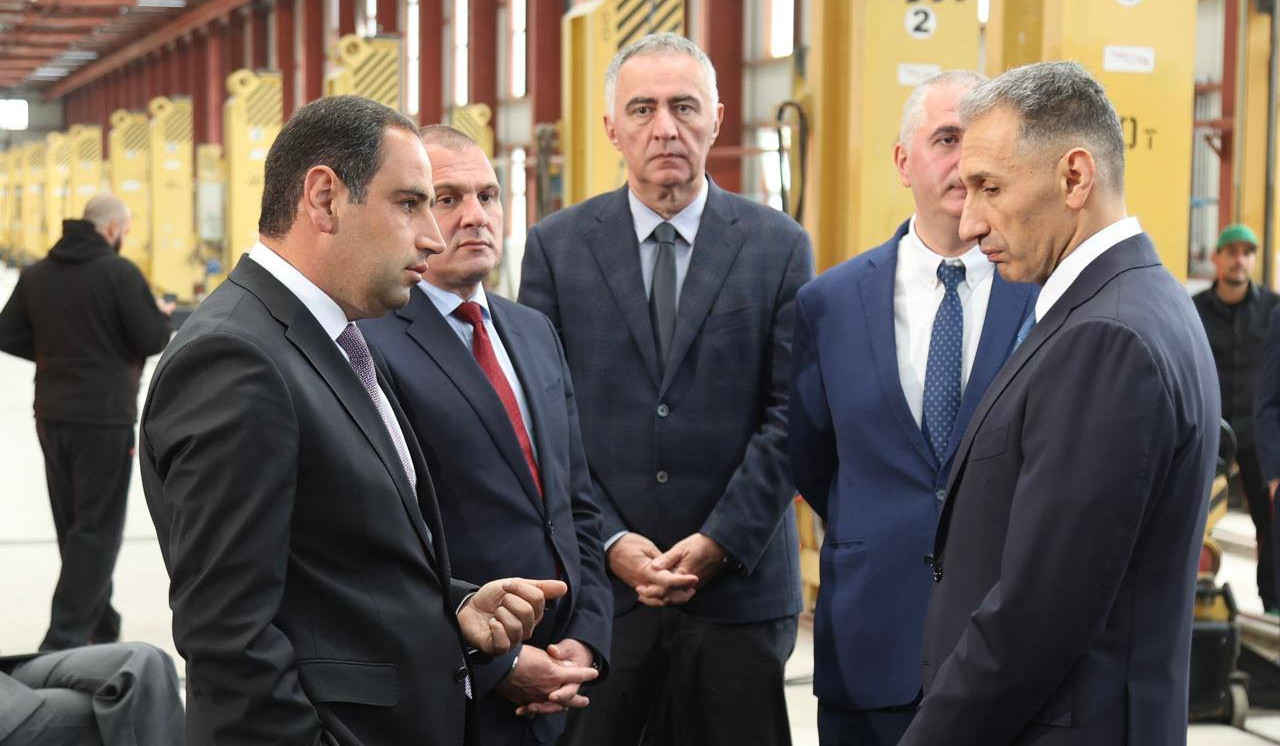 Դավիթ Խուդաթյանն այսօր Վրաստանի Ախալքալաք քաղաքում մասնակցել է Բաքու-Թբիլիսի-Կարս երկաթուղու ամբողջական գործարկման պաշտոնական բացման արարողությանը