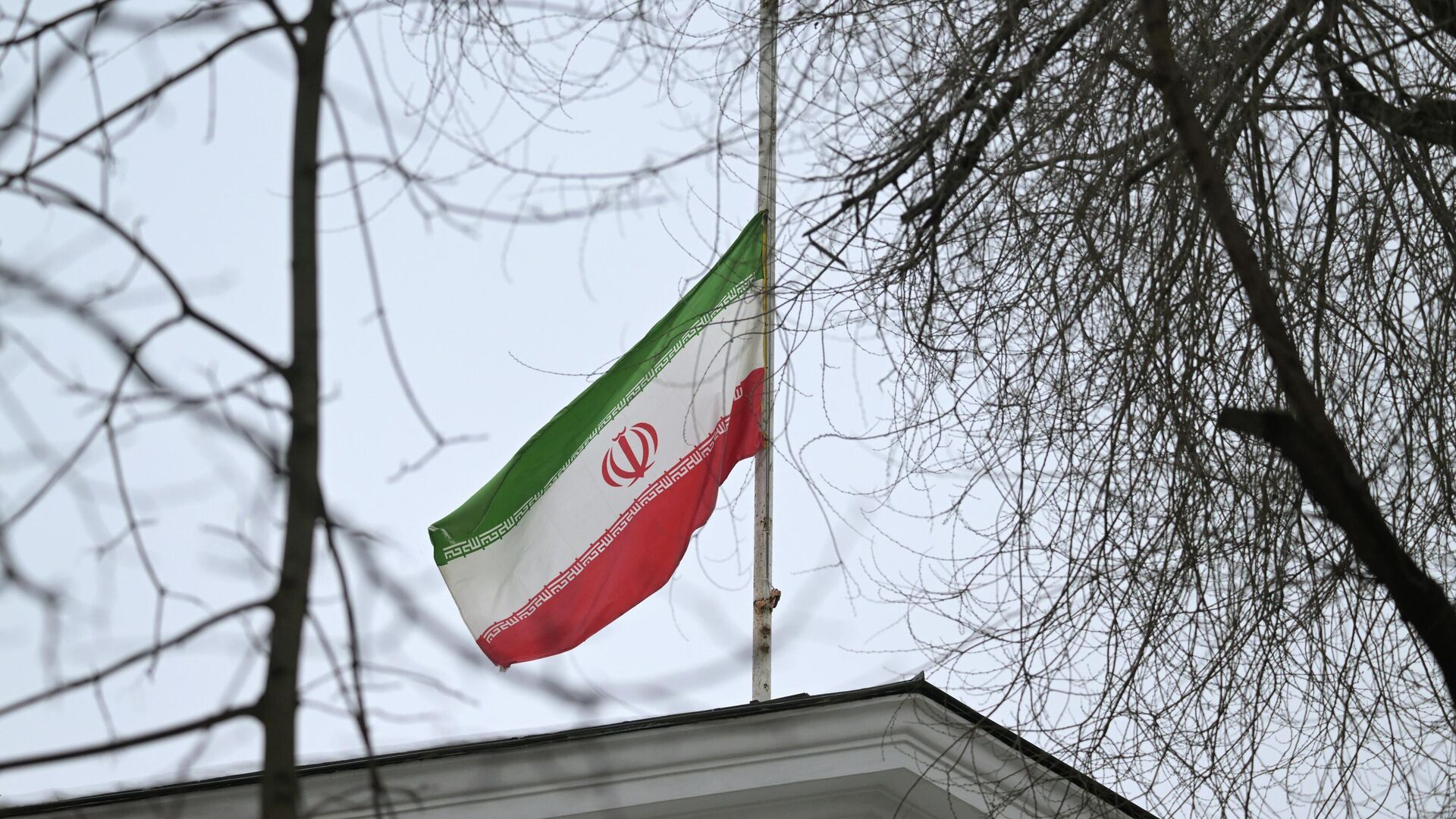 Iran condemns US attacks on oil tanker, communications tower