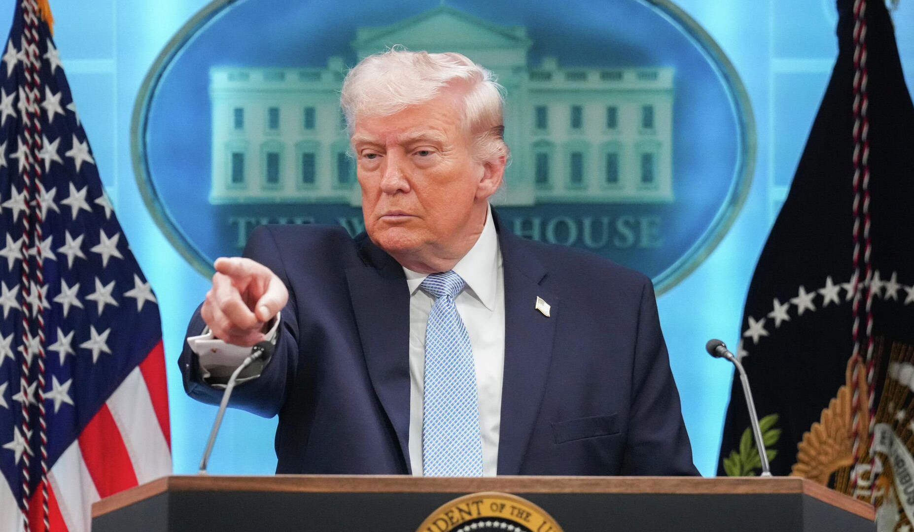 Трамп предупреждает о новом мощном ударе по Ирану сегодня вечером