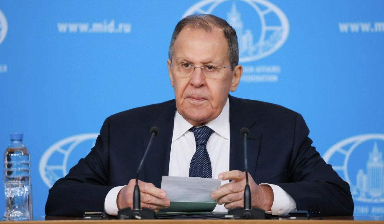 Россия будет регулярно наносить массированные удары по Украине в ответ на атаки Киева: Лавров