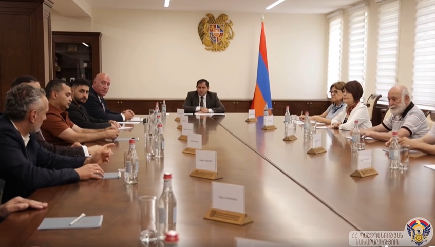ՊՆ վարչական համալիրում տեղի է ունեցել պաշտպանության նախարարին կից հասարակական խորհրդի անդրանիկ նիստը
