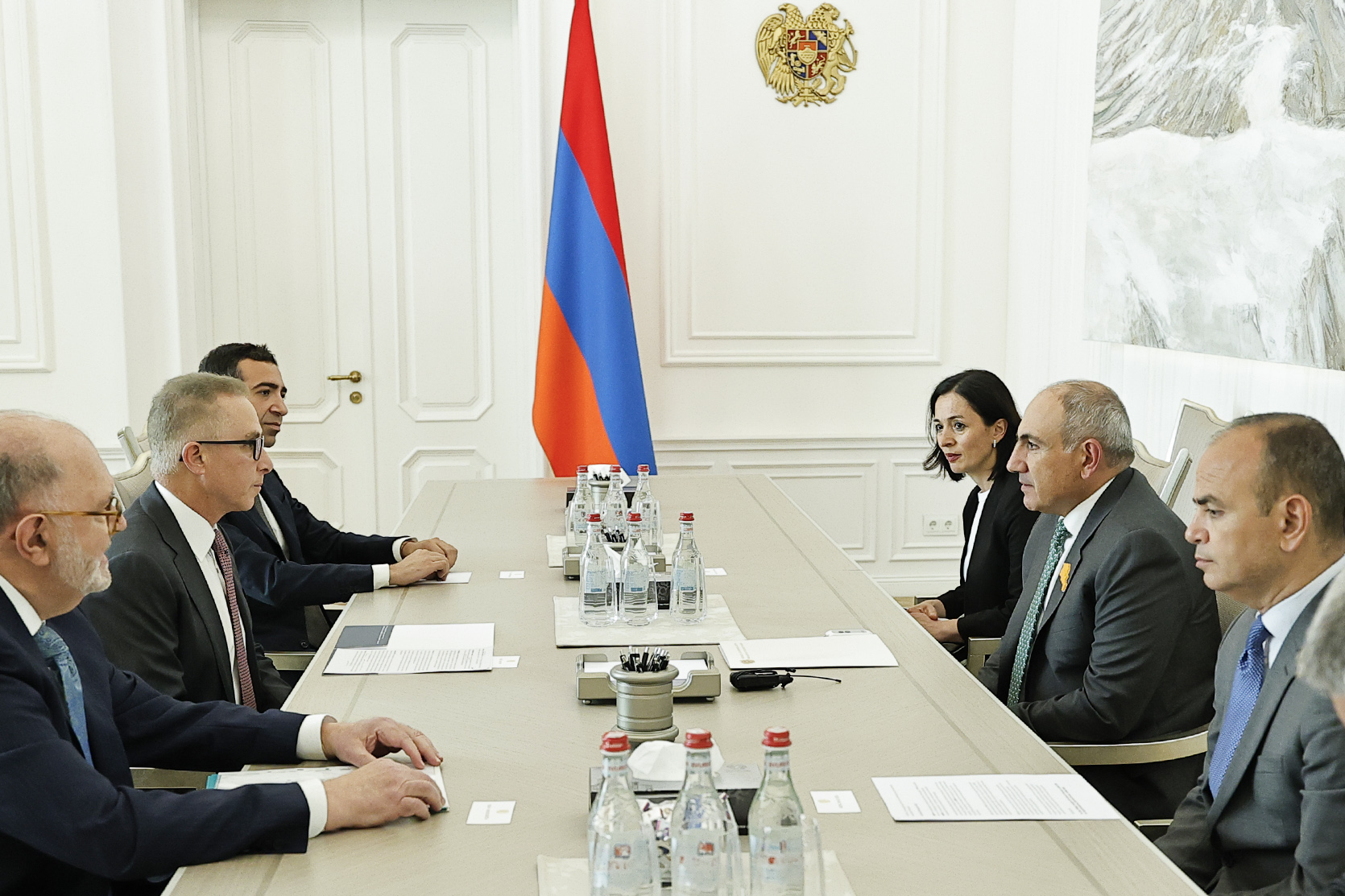 Prime Minister discussed issues related to construction of new educational complex in Vardenis with President of AMAA Charitable NGO