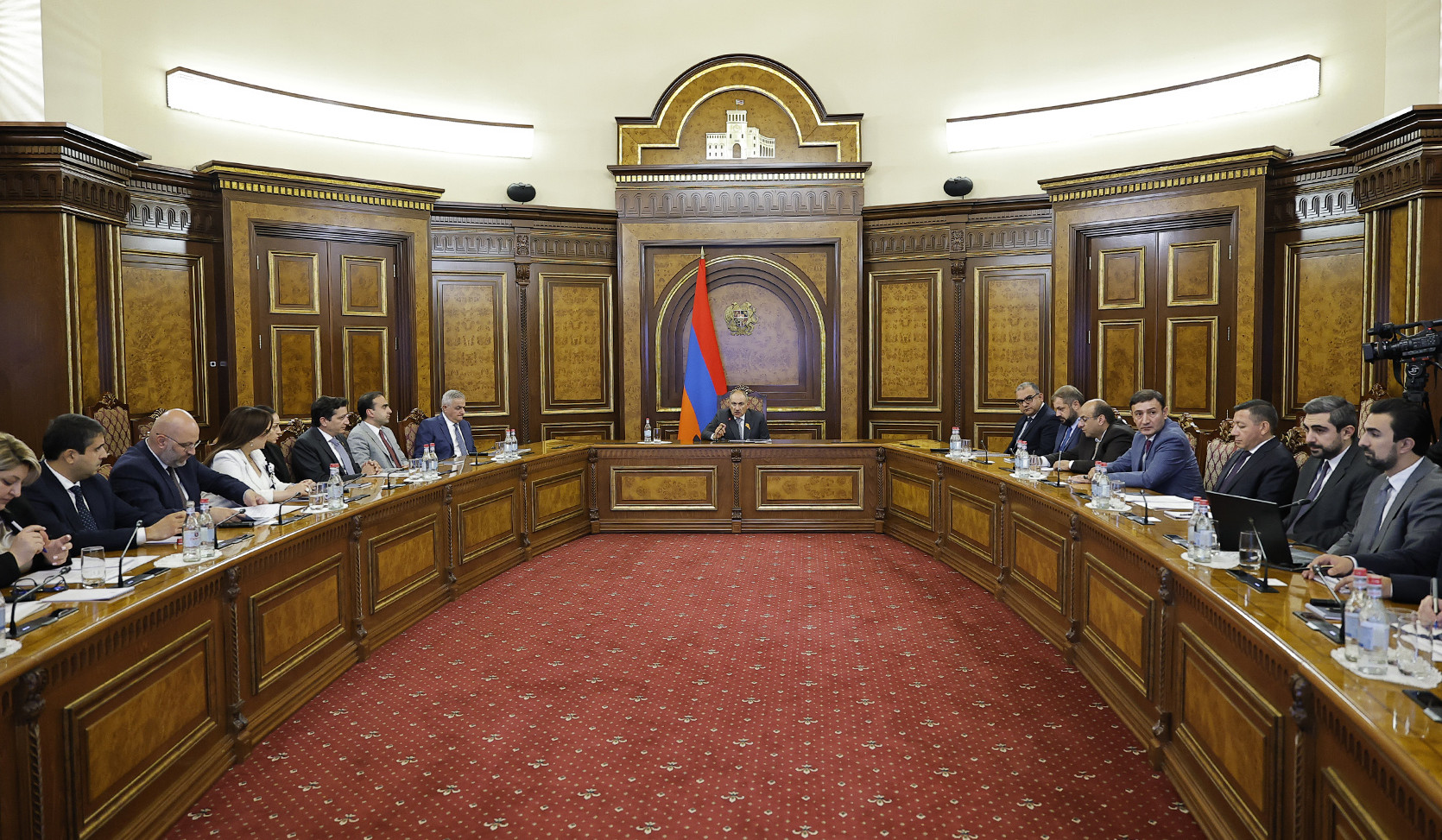 Վարչապետի գլխավորությամբ քննարկվել է Երևանում և Գյումրիում Կառավարության ներդրումային առաջնահերթությունների պլանը
