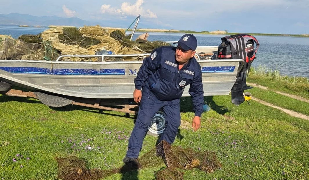 Սևանա լճի տարբեր հատվածներից դուրս է բերվել ապօրինի տեղադրված 1001 հատ խեցգետնաորսիչ, 161 հատ ձկնորսական ցանց