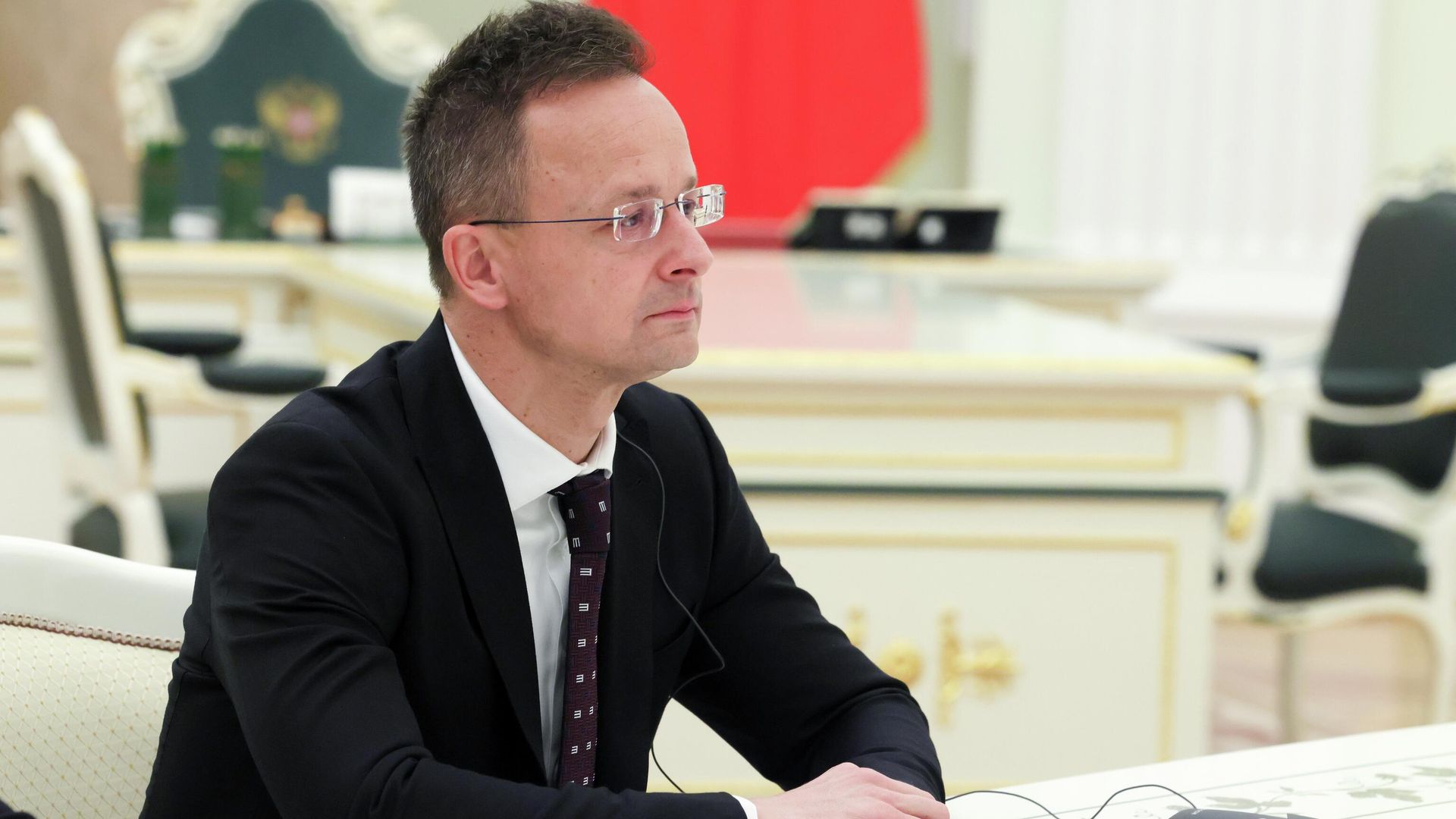 Новое правительство Венгрии начало расследование в отношении Петера Сийяртo