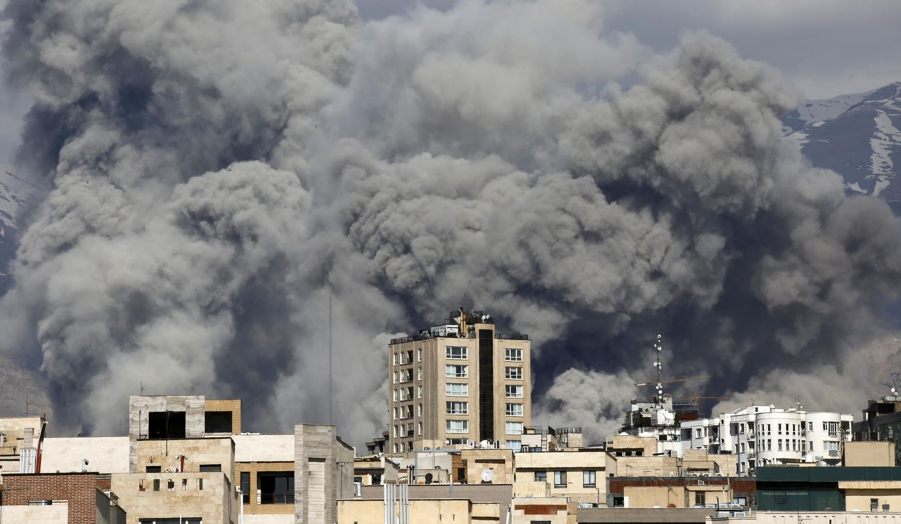 United States and Iran continue exchanging strikes