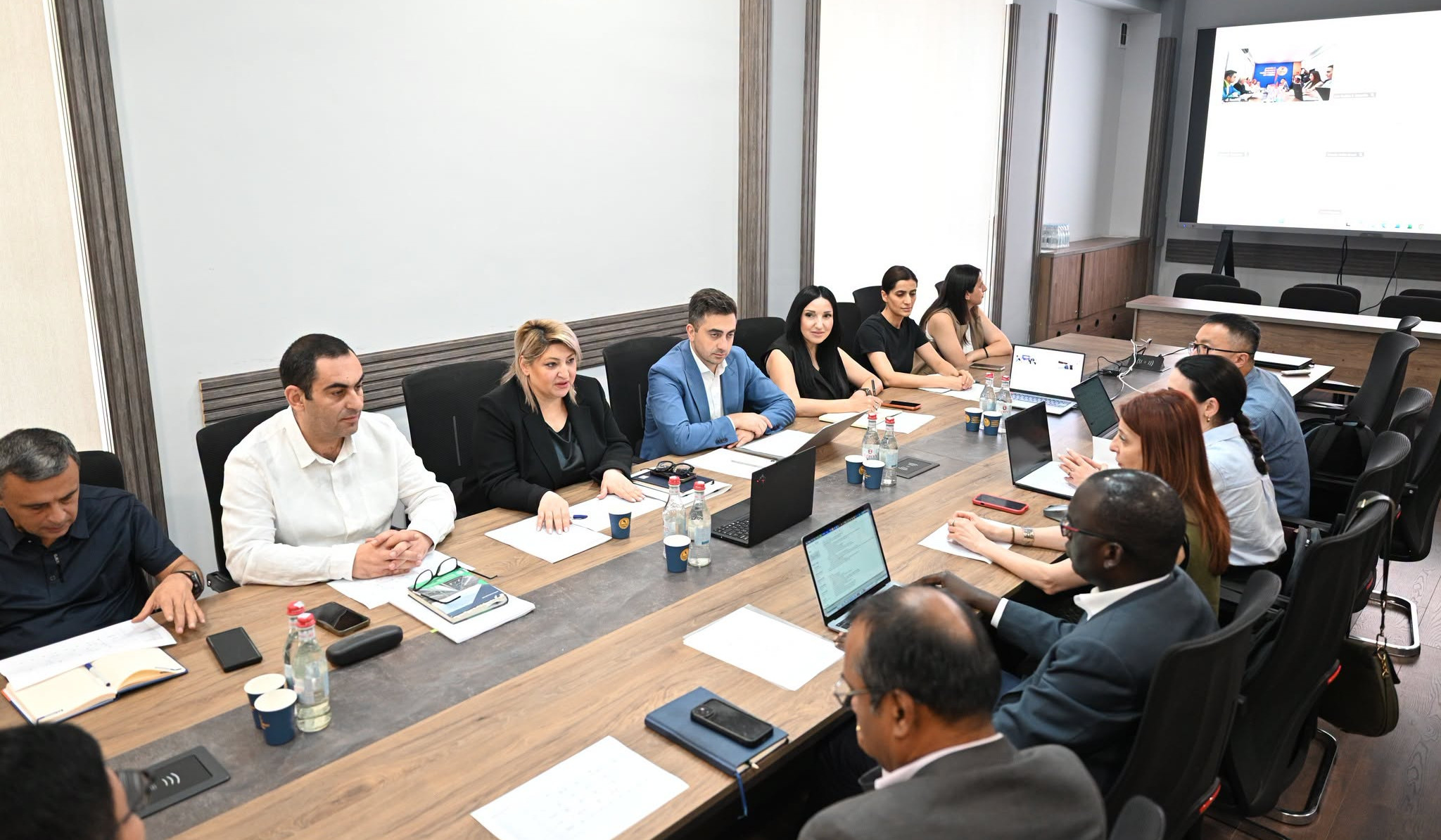 Քննարկվել է ԱԶԲ աջակցությամբ իրականացվող ճանապարհաշինական խոշոր ծրագրերի ընթացքը
