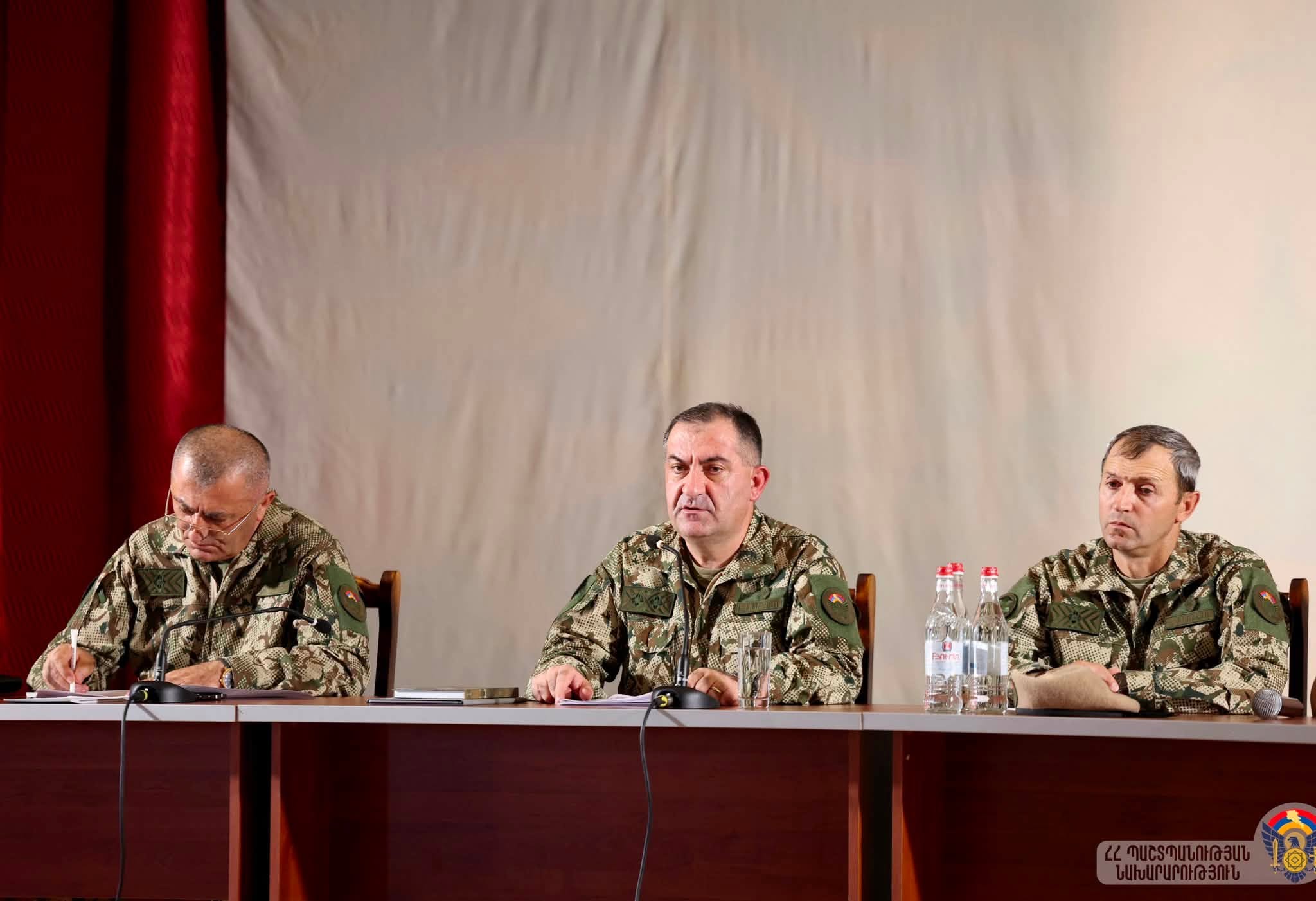 Էդվարդ Ասրյանը բանակային զորամիավորումում դիրքերի ավագների, սերժանտների հետ քննարկել է ԶՈՒ-ում կարգապահության բարձրացմանն առնչվող հարցեր