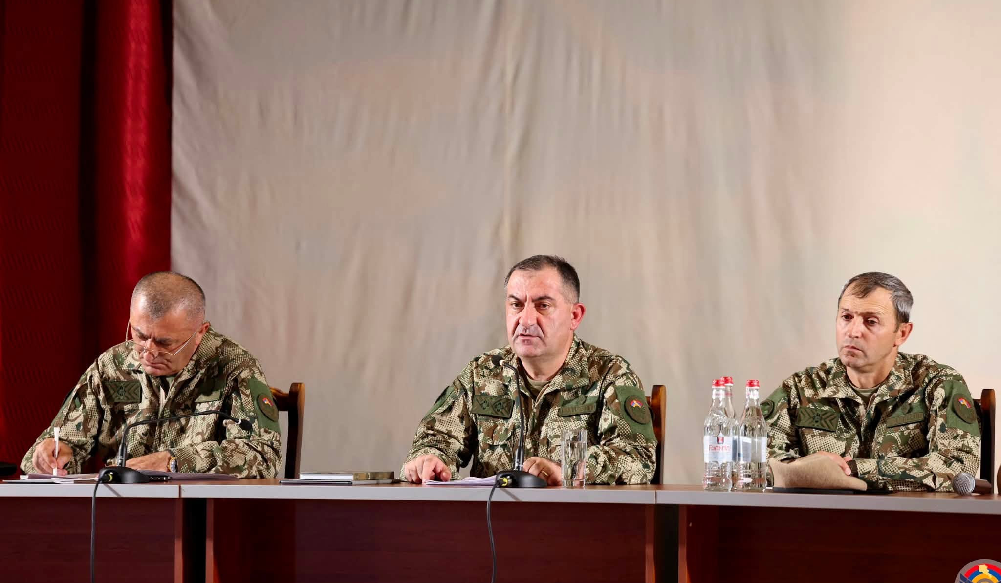 Էդվարդ Ասրյանը բանակային զորամիավորումում դիրքերի ավագների, սերժանտների հետ քննարկել է ԶՈՒ-ում կարգապահության բարձրացմանն առնչվող հարցեր
