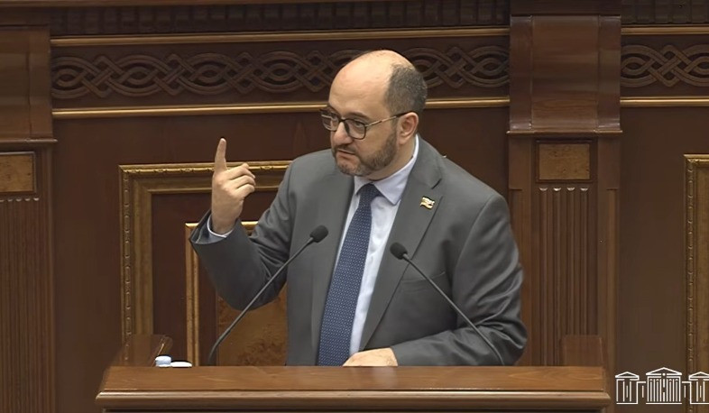 Դուք մեզ հեռացնելու համար էստեղ չպետք է աշխատեք, պետք է աշխատեք՝ ի բարօրություն մեր մեկ քաղաքացու 3 միլիոնից.  Հարությունյանը՝ ընդդիմությանը