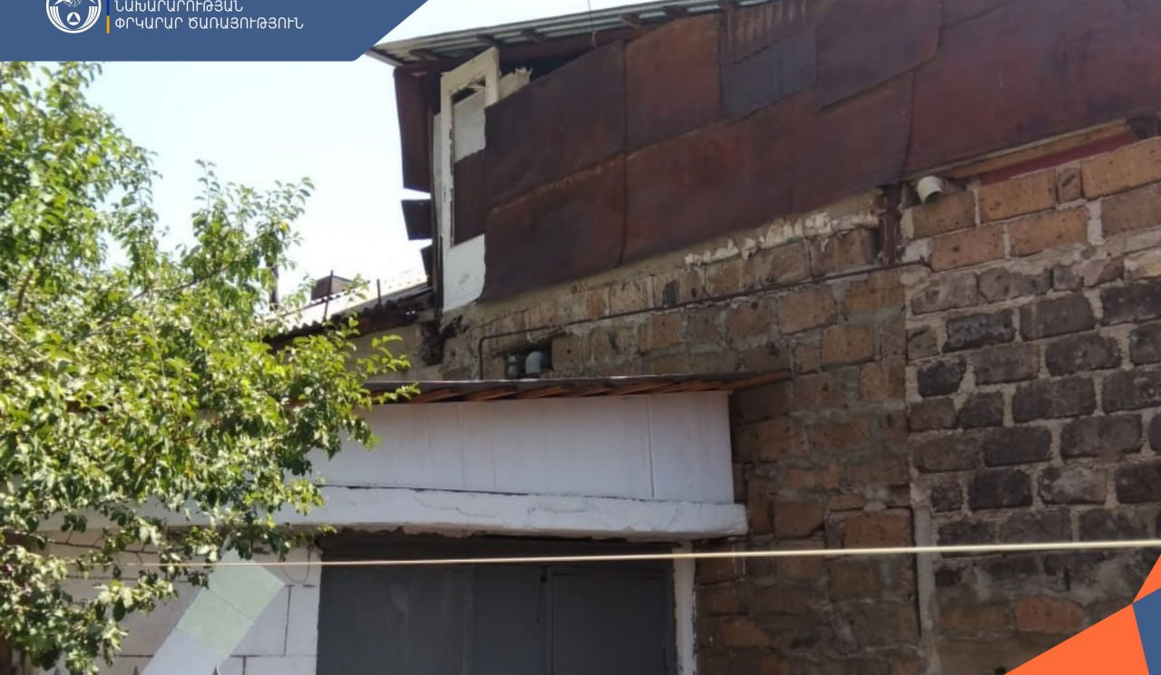 Փրկարարները մարել են Երևանի տներից մեկի տանիքում բռնկված հրդեհը