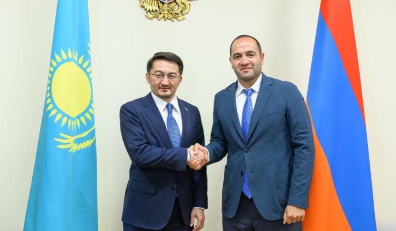 ԲՏԱ նախարար Դավիթ Թադևոսյանն ընդունել է Ղազախստանի փոխվարչապետ-նախարար Ժասլան Մադիևին