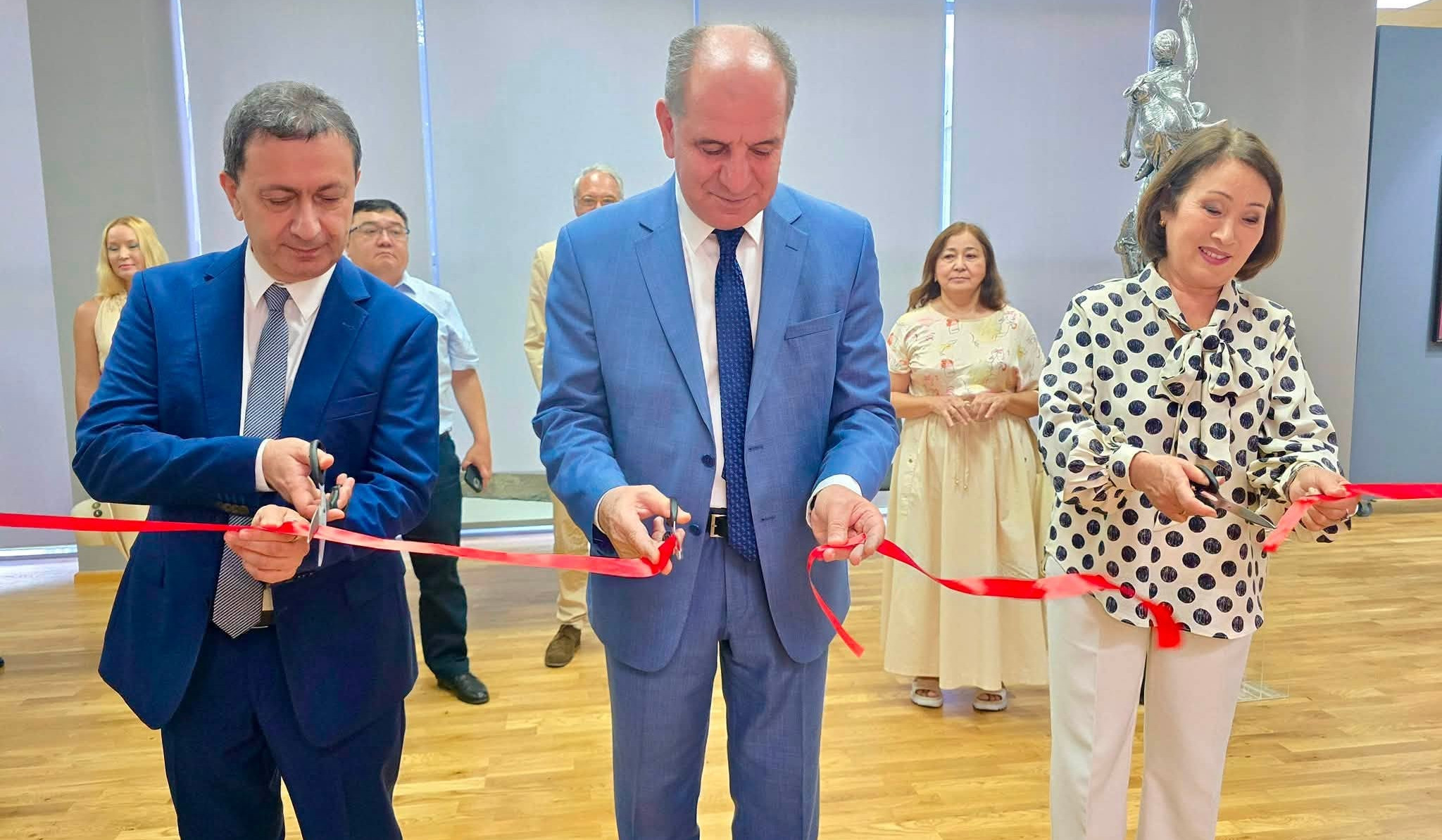Ալմաթիում բացվել է «Հայաստանի գունապնակը» ցուցահանդեսը