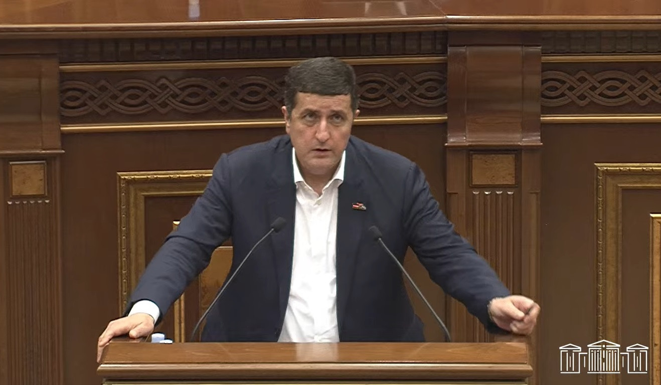 ԱԺ-ն քննարկում է տարածքային կառավարման հարցերի հանձնաժողովի նախագահի պաշտոնում Դավիթ Ղազինյանի թեկնածության հարցը