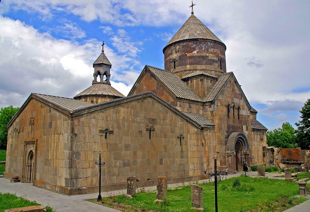 Կեչառիսի վանական համալիրում վարչապետը ներկա է եղել սուրբ և անմահ պատարագին