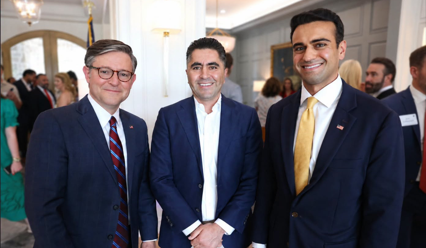 Արիզոնայում ՀՀ պատվավոր հյուպատոսը կարճատև հանդիպում է ունեցել Մայք Ջոնսոնի և Աբրահամ Համադեի հետ