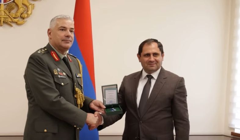 Պապիկյանը հանդիպել է Հունաստանի դեսպանի և ռազմական կցորդների հետ