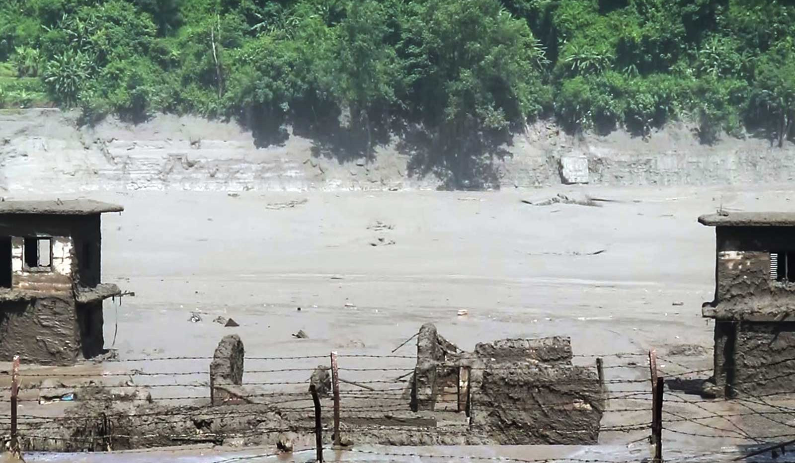 Death toll from Nepal flash floods rises to 162, hundreds still missing