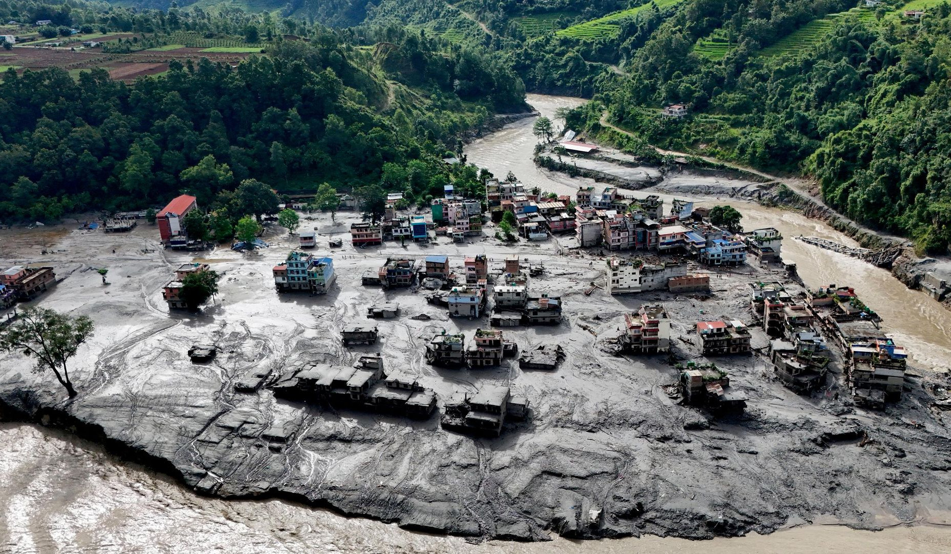 Death toll from floods in Nepal reached about 620, with 2,500 missing