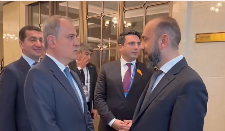 Արարատ Միրզոյանը Բիշքեկում կարճատև զրույց է ունեցել Ջեյհուն Բայրամովի հետ