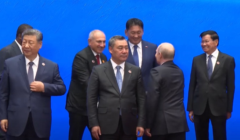 ŞƏT+ formatlı görüşdən əvvəl qarşılanma mərasimi və birgə fotosessiya baş tutub