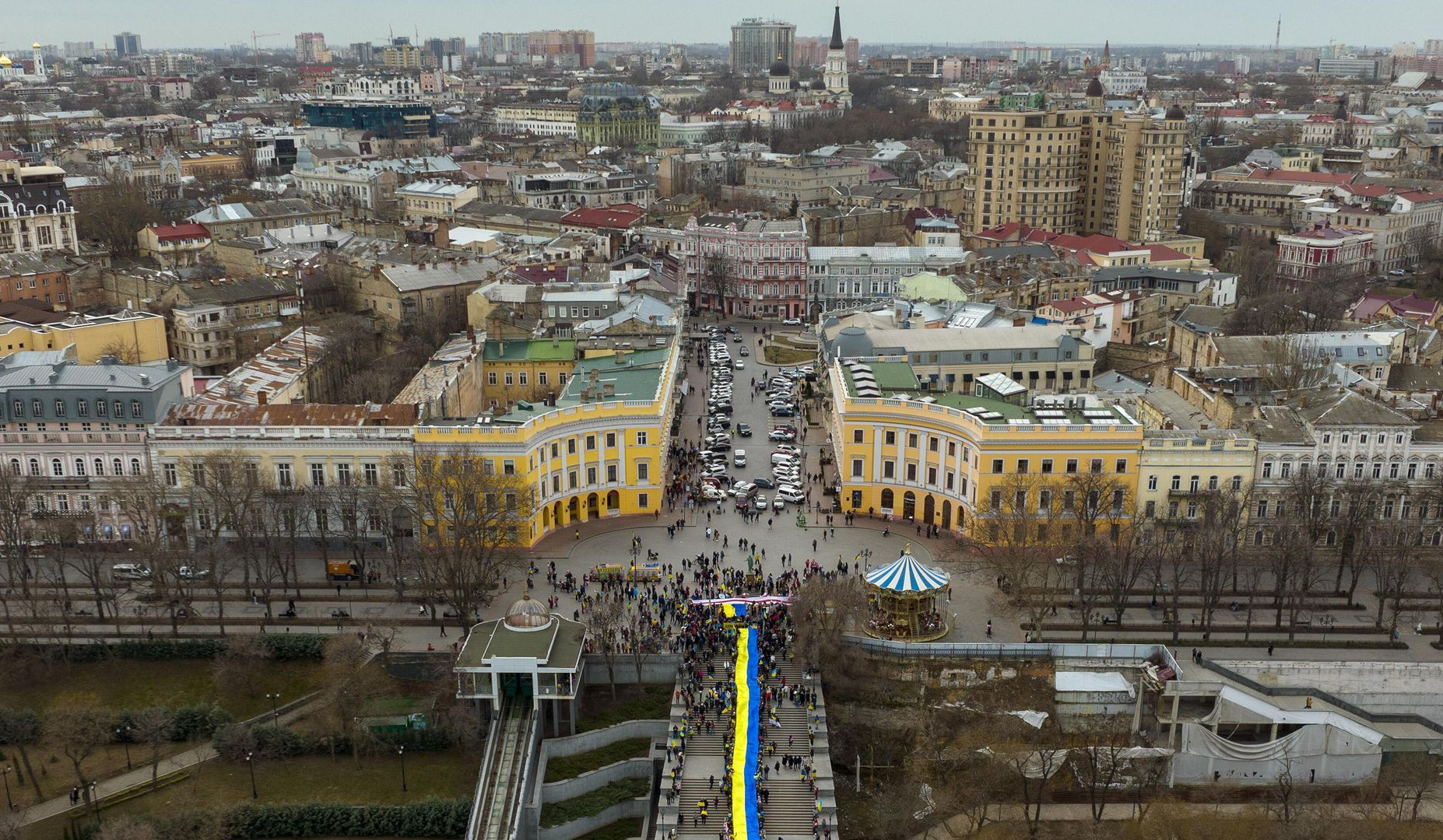 Россия и Украина продолжают наносить взаимные удары