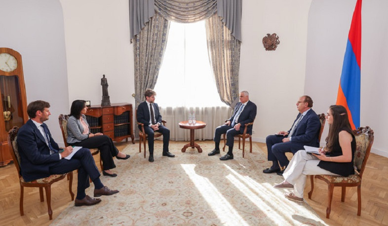 Մհեր Գրիգորյանն ընդունել է ՀՀ-ում դիվանագիտական առաքելությունն ավարտող Ֆրանսիայի դեսպան Օլիվիե Դըկոտինյիին