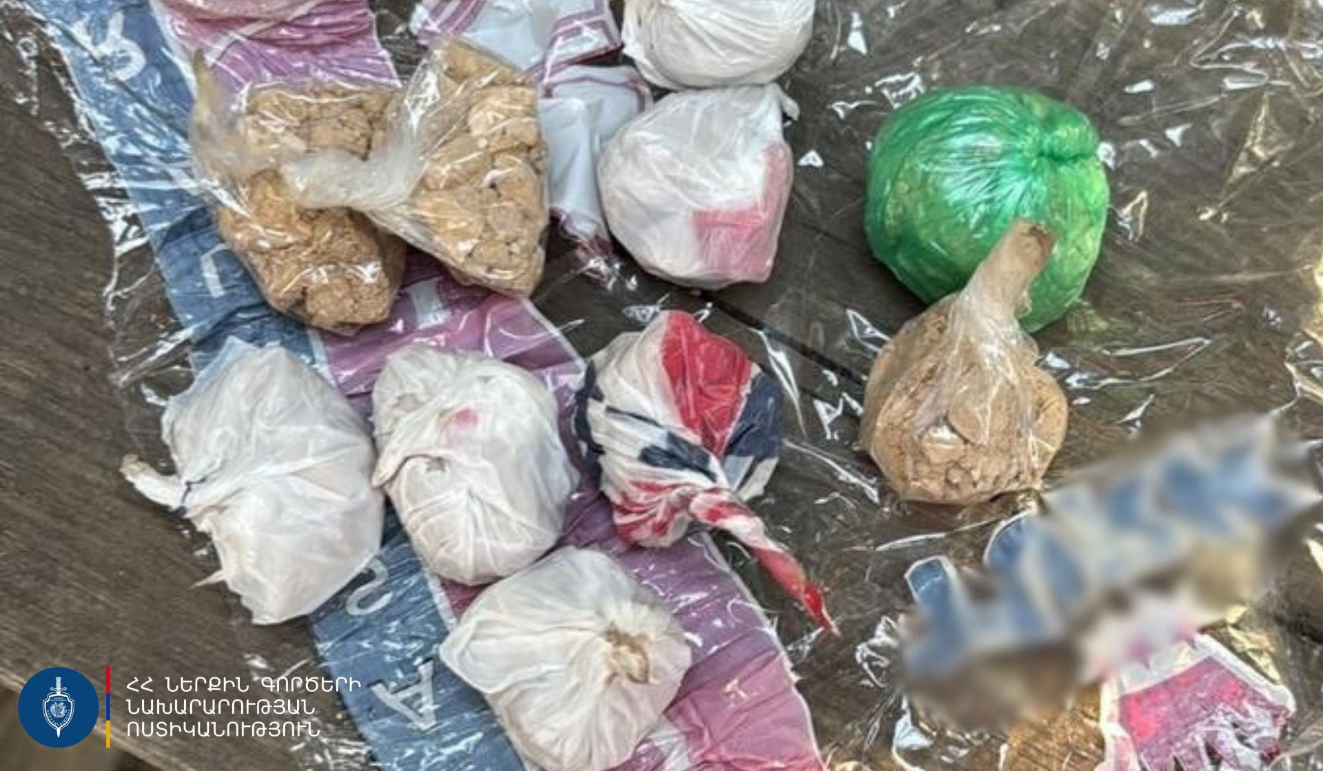 Օտարերկրացիները ձերբակալվել են հերոին իրացնելու պահին․ ՔՈԳՎ բացահայտումը