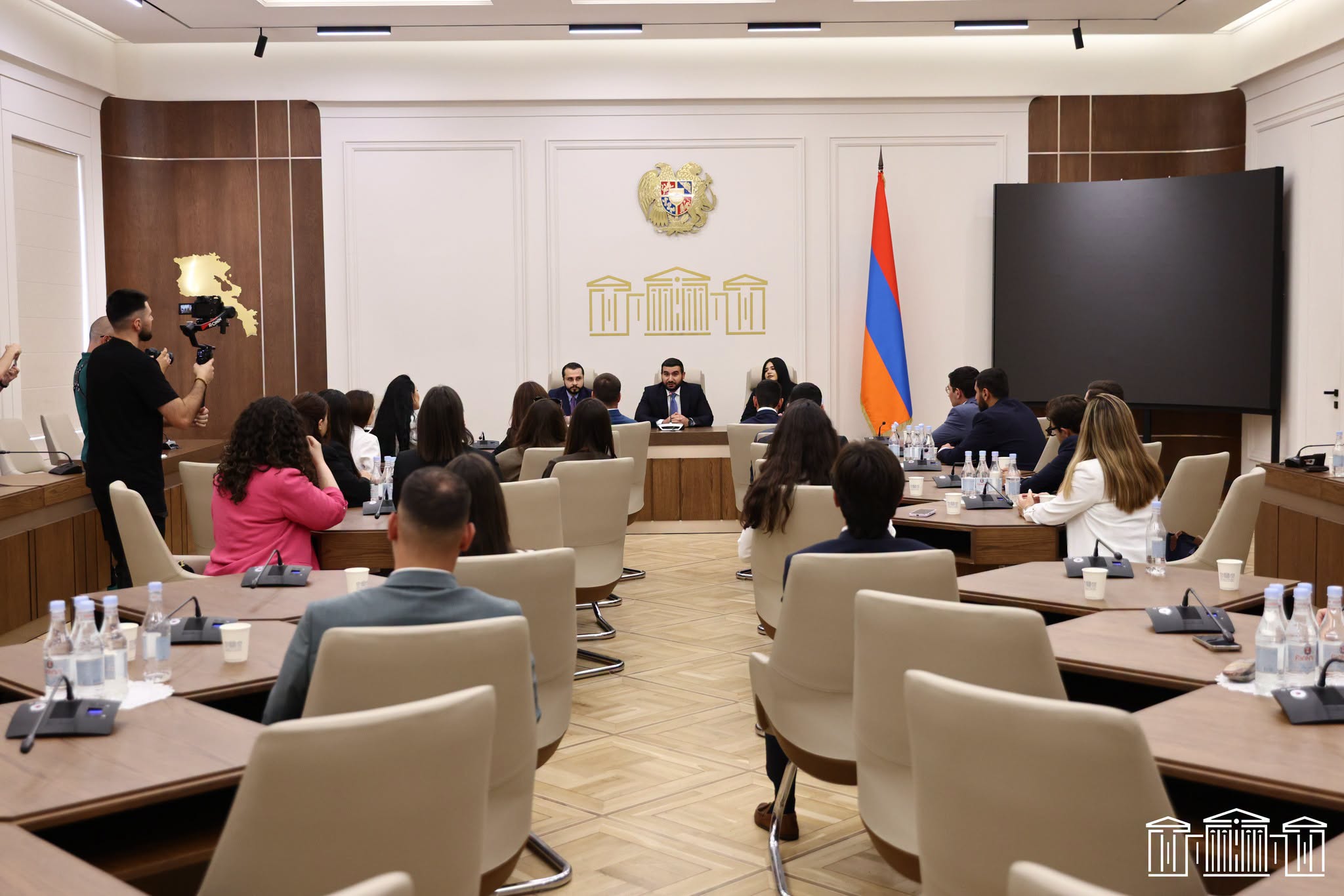ԱԺ փոխնախագահ Վահագն Ալեքսանյանը հանդիպել է «Սփյուռքի երիտասարդ դեսպան» ծրագրի մասնակիցների հետ